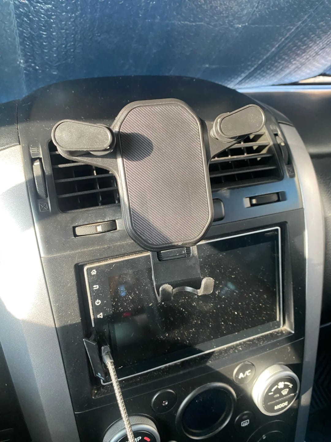 Customer photo review of Air Phone Holder - Soporte de Celular Para Vehículo