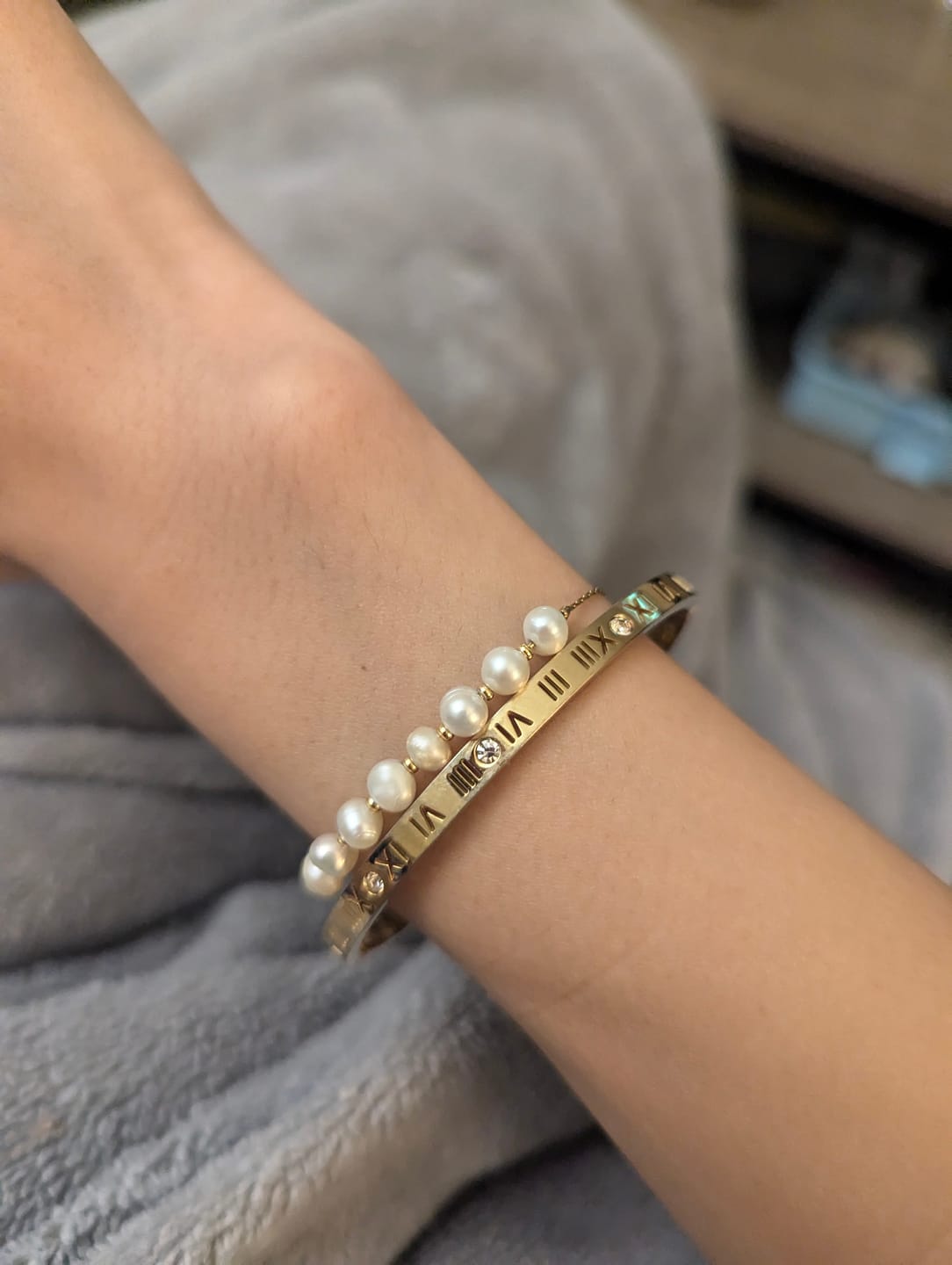 Customer photo review of Roman 18K Gold Bangle