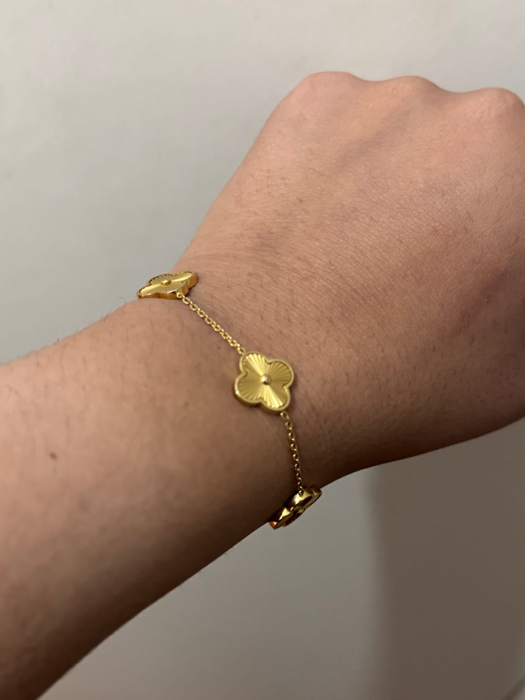 Customer photo review of Shine Clover Armband | 18K vergoldet