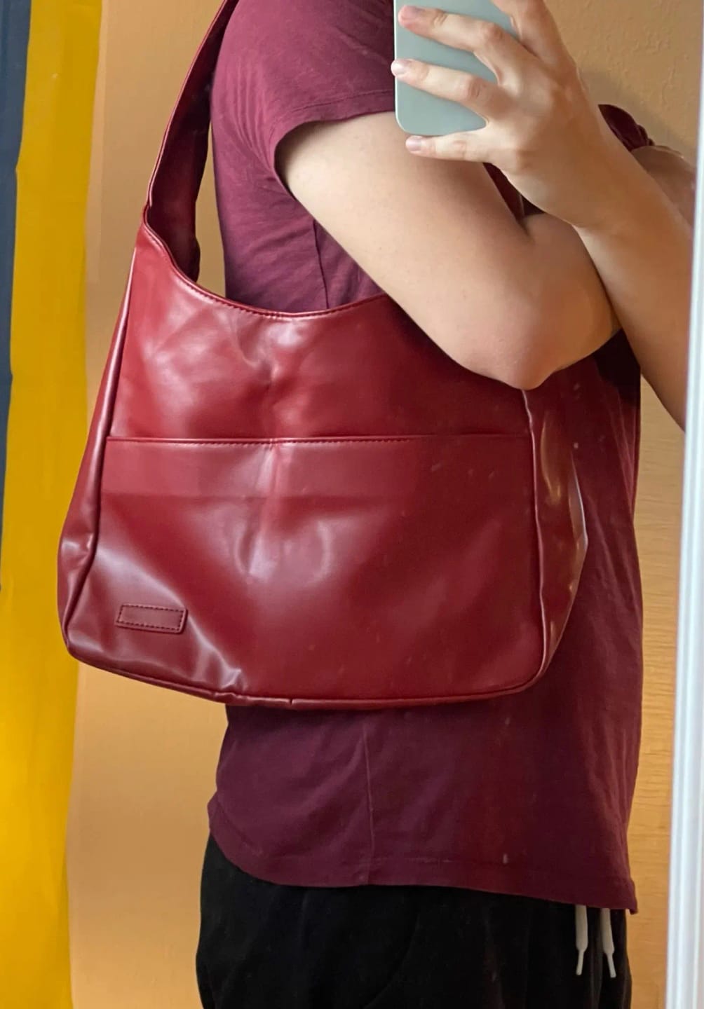 Customer photo review of MEYA - Grand Sac à Main Tendance en Cuir Noir
