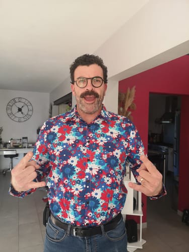 Customer photo review of Chemise boutonnée à manches longues en coton bleu à motif floral pour homme
