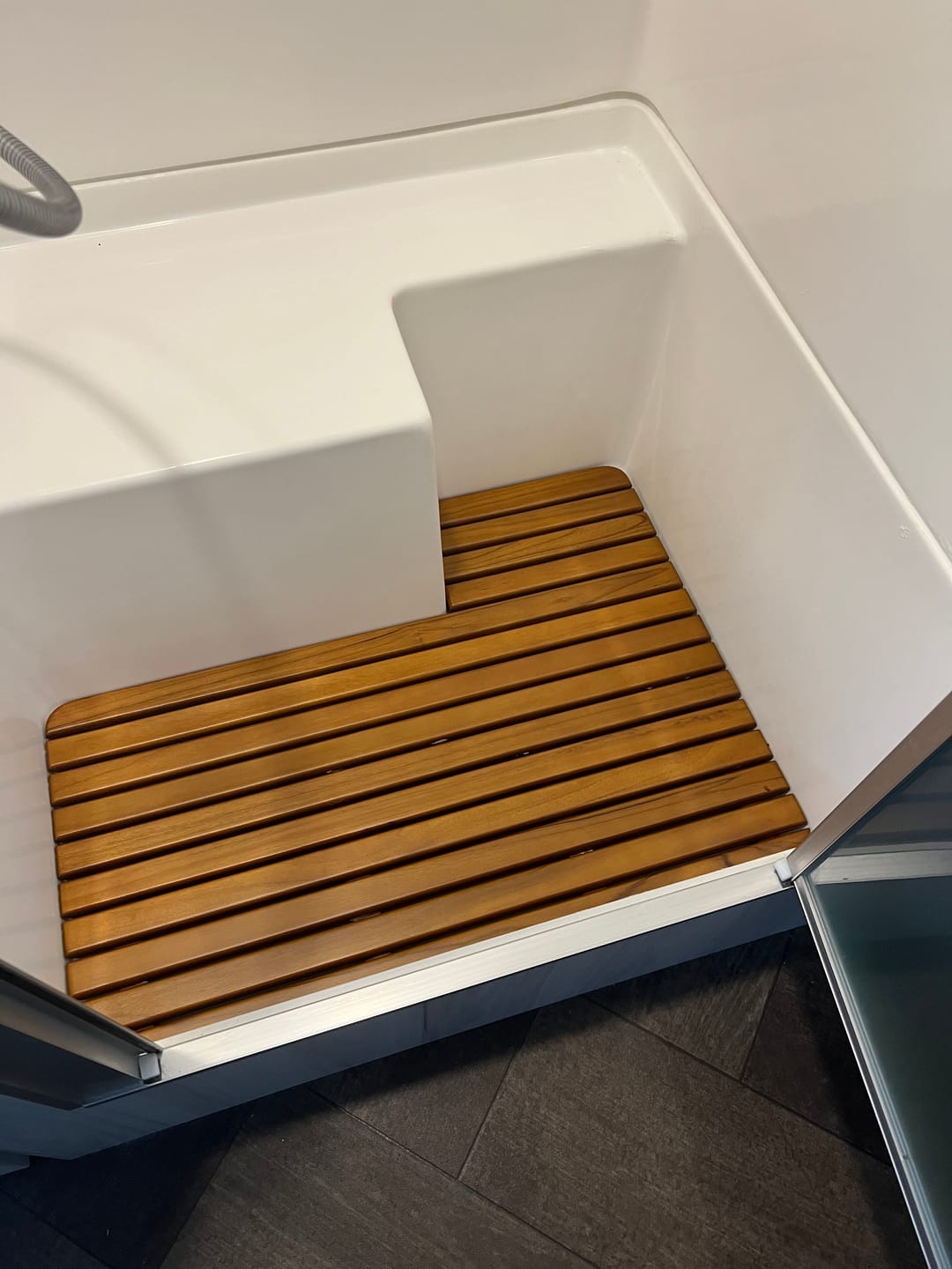 Customer photo review of 25FB / 27FB / 30RB L-shape Airstream Teak Shower Mat