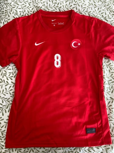 Customer photo review of Turkiye Euro 2024 Cocuk Formasi 2 ile 13 Yas arasi Kirmizi - Turkey 2024 Kids Kinder Trikot Jersey Age 3 to 13 Red