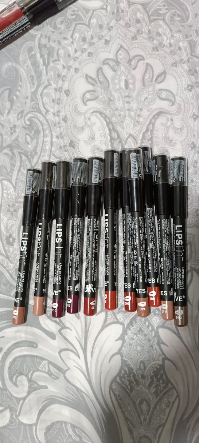 Customer photo review of Crayons à Lèvres Gras Longue Tenue - Lot de 6