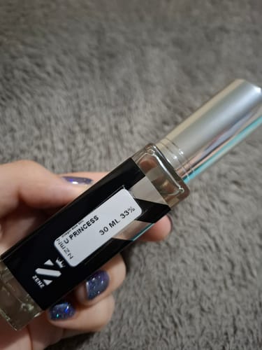 Customer photo review of Perfume Inspirado en U I DONT NEED A PRINCE BY MY SIDE TO BE A PRINCESS KILLIAN NUEVO ABRIL 2024 zenz
