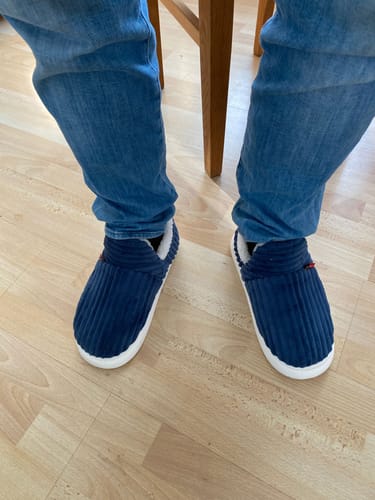 Customer photo review of HappyFlops Cozy