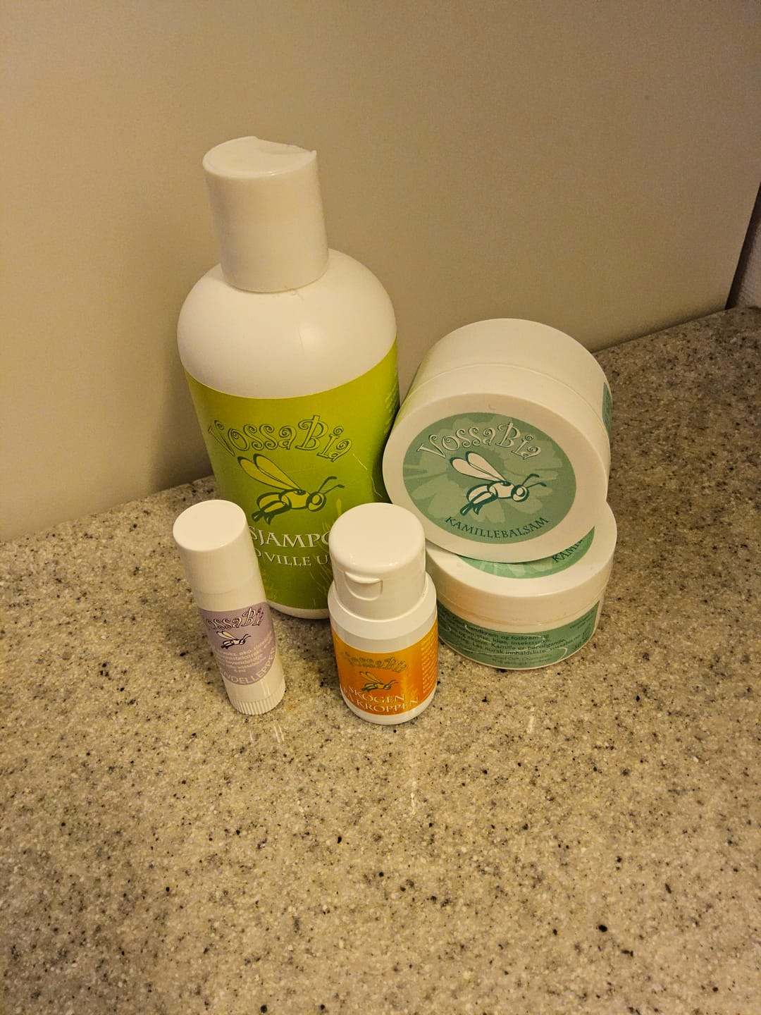 Reseña fotográfica de un cliente sobre el bálsamo labial de lavanda.