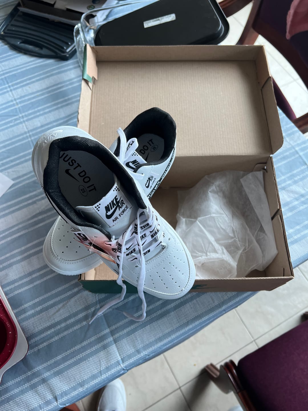 Customer photo review of Tenis 270 Blanco Negro Negro
