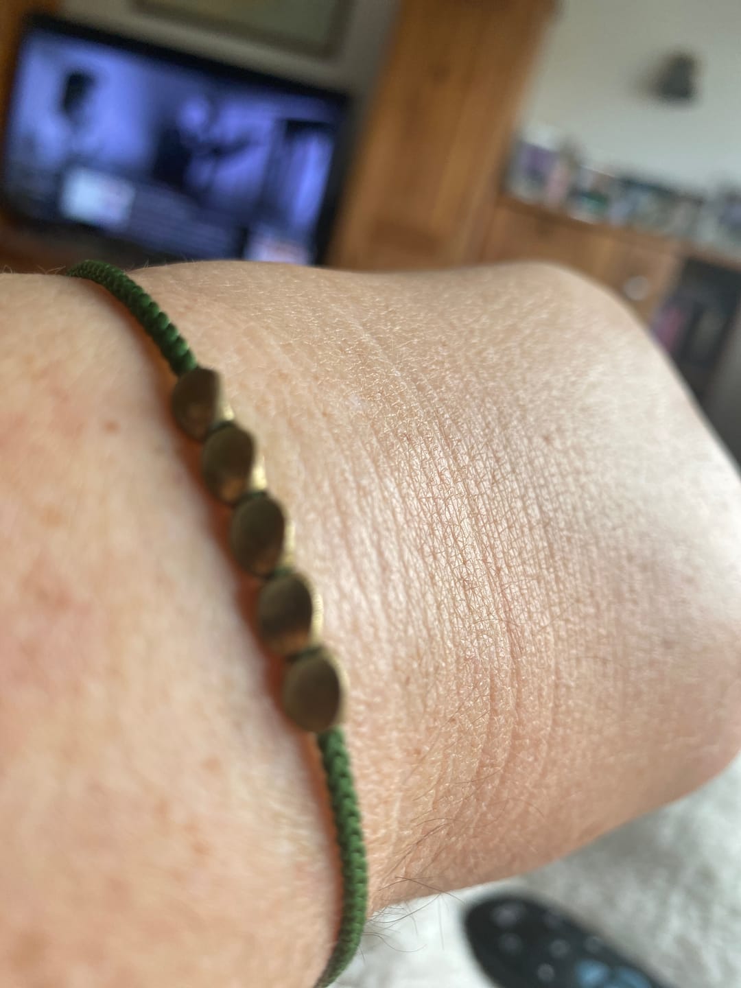 Customer photo review of Handgemachtes Tibetisches Glücks-Armband aus Kupfer