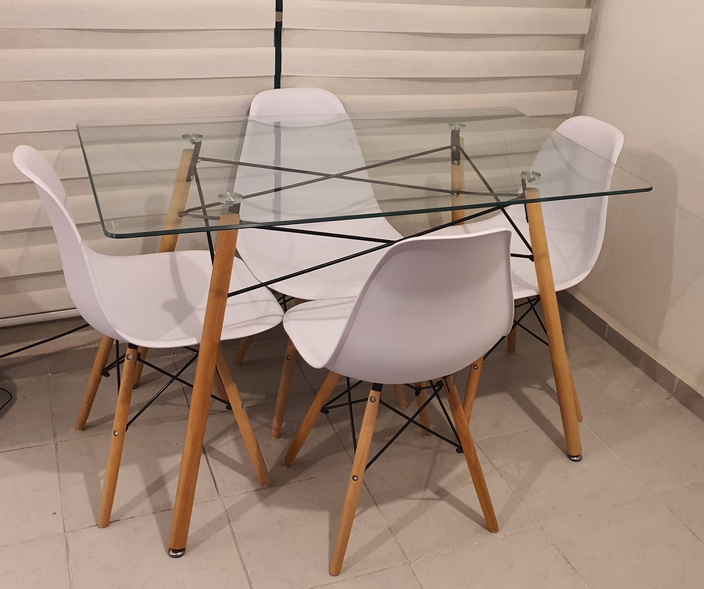 Customer photo review of Comedor Mesa T5 + 4 Sillas Oslo