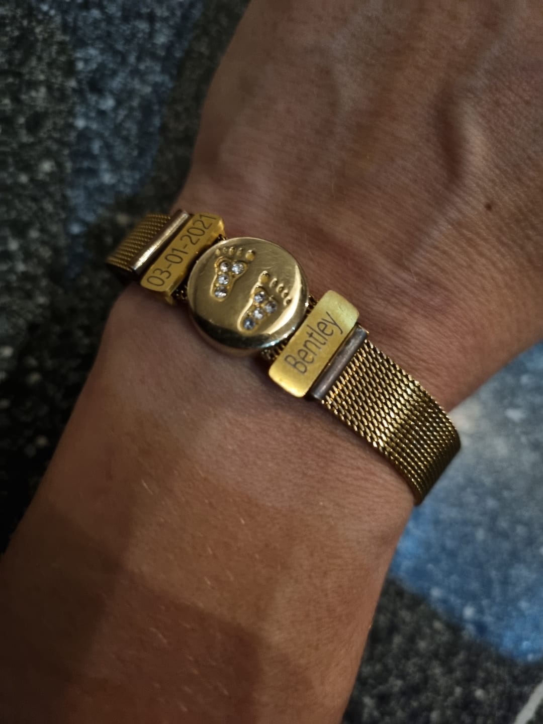 Customer photo review of Mesh bracelet gold luxe