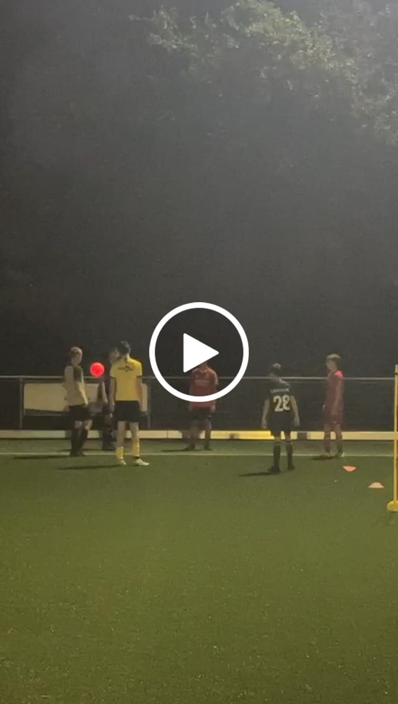 Opinión en vídeo de un cliente sobre el balón de fútbol luminoso LedsMove™