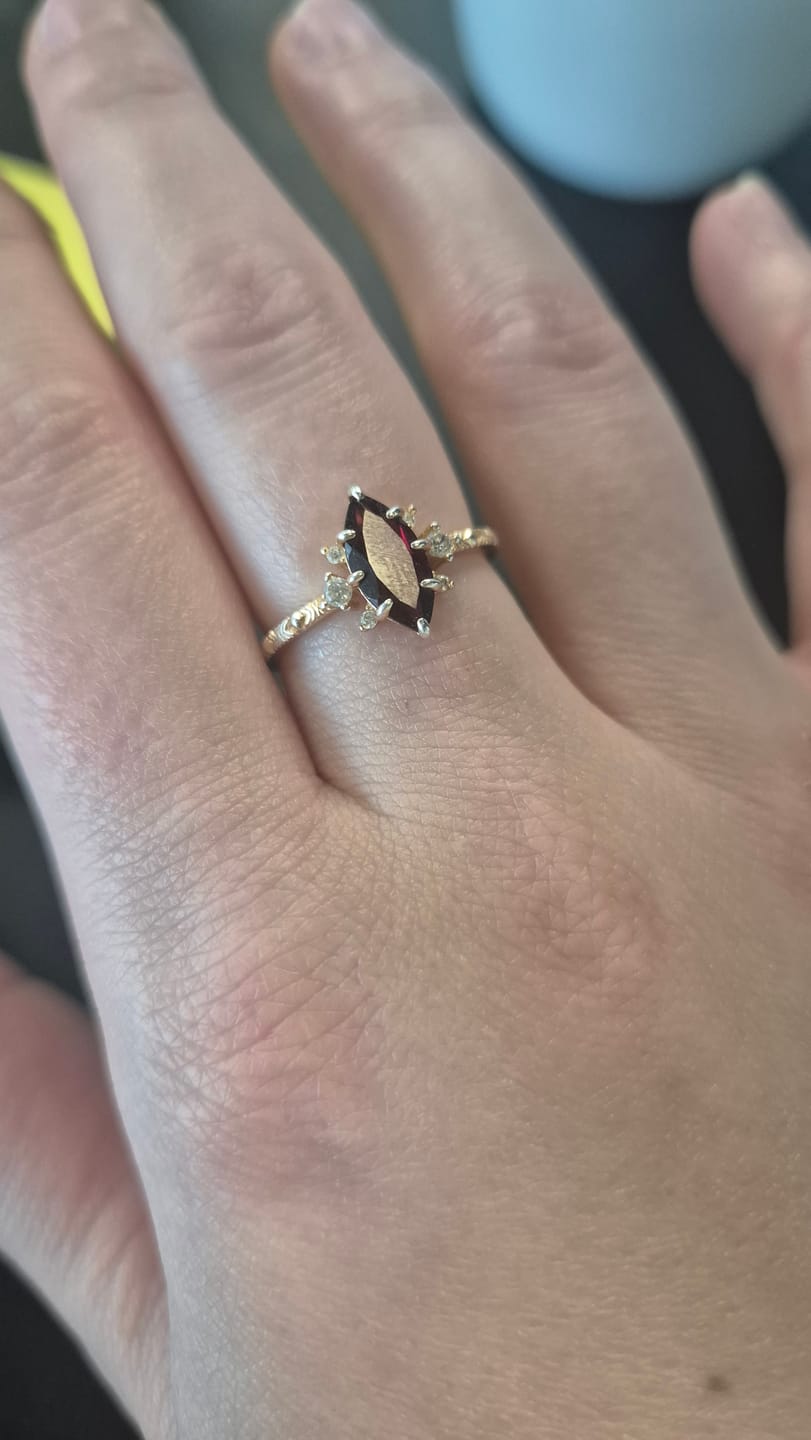 Customer photo review of Bague "Marianne" en Grenat
