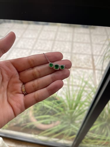 Customer photo review of Collar Tres Cristales