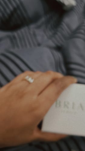 Customer photo review of BAGUETTE RING - 18K GOLD PLATED