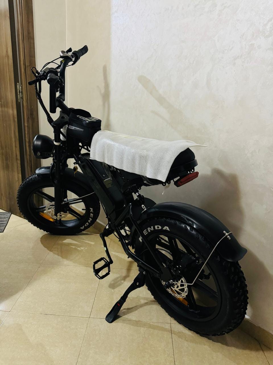 Customer photo review of S8 Vintage Vélo électrique de route 500W, Ebike 48V 15Ah avec batterie au lithium amovible, autonomie de 50 km, pneu large tout-terrain de 20 pouces.