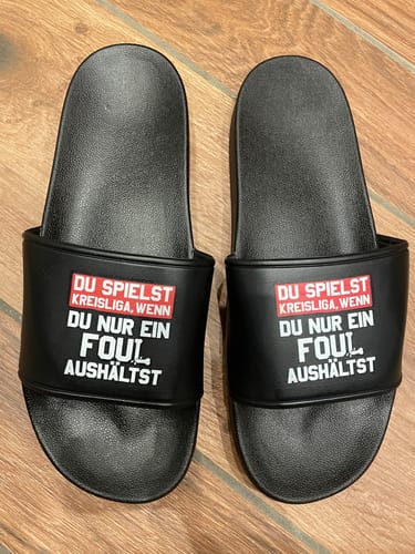 Kundenbewertung mit Foto zu Wenn du nur ein Foul aushältst Badelatschen