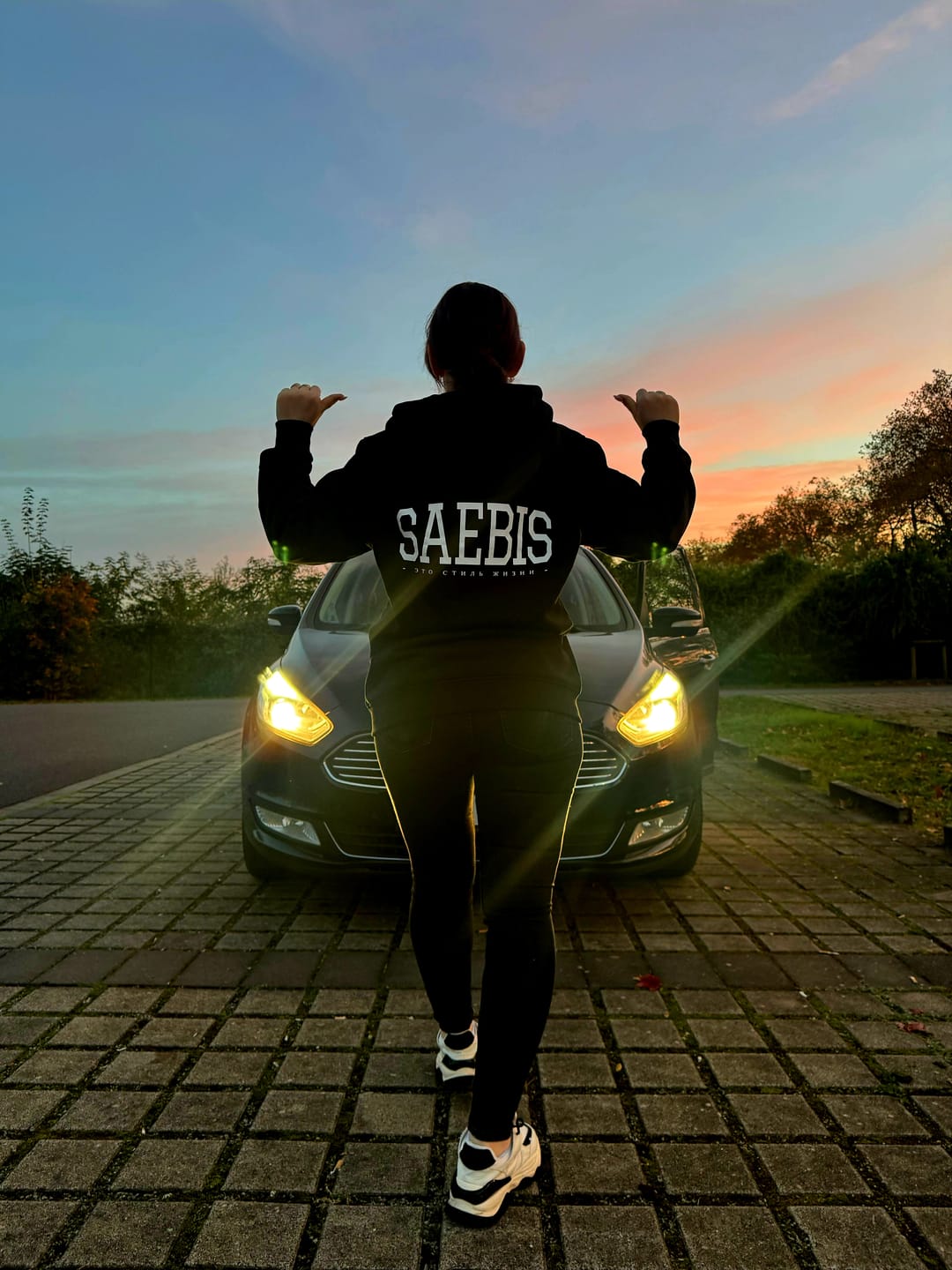 Customer photo review of Lifestyle Damen Oversized Zip Hoodie schwarz mit Stickerei by SAEBIS®