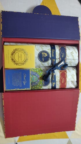 Customer photo review of Pashtush His And Her Set Of Jamawar Stole and Shawl, Premium Gift Box Packaging, Black and Maroon