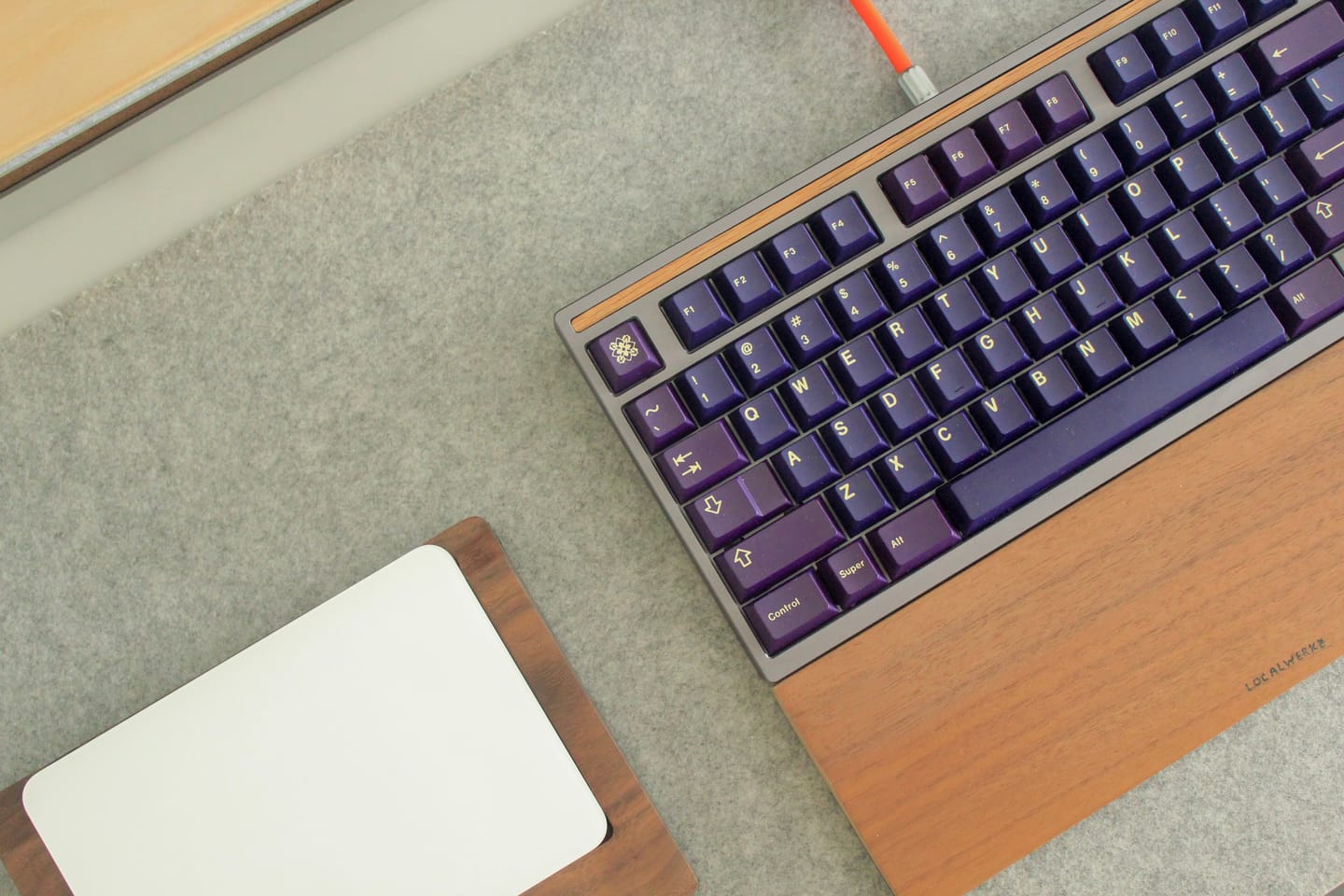 Customer photo review of Apple Magic Keyboard Tray Walnut (Aluminium Base Plate + Felt)