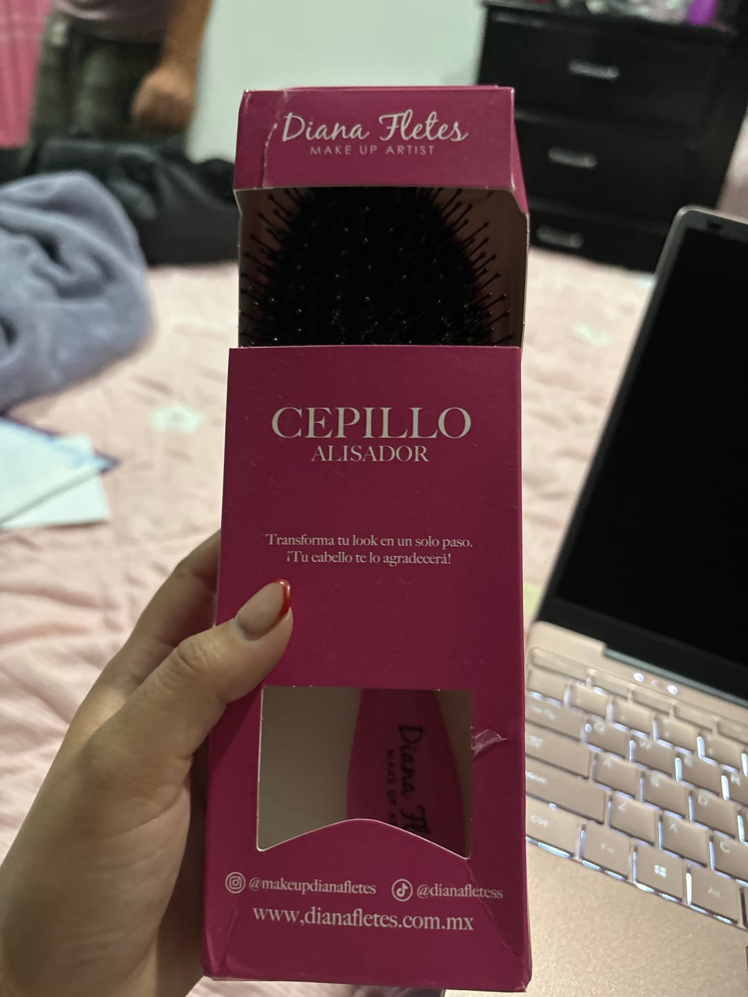 Customer photo review of Cepillo Ovalado Diana Fletes