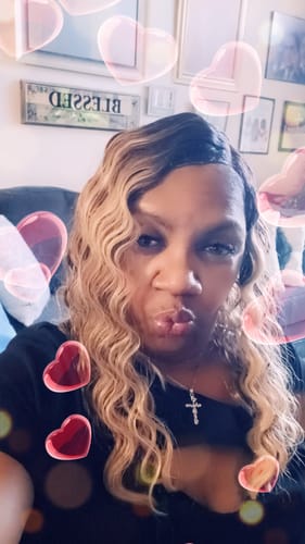 Customer photo review of Shake-N-Go Freetress Equal Level Up Synthetic HD Lace Front Wig - Eliana