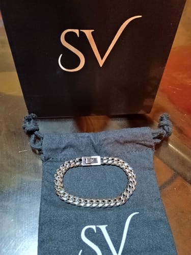Reseña con foto de un cliente sobre Pulsera Cuban 8mm