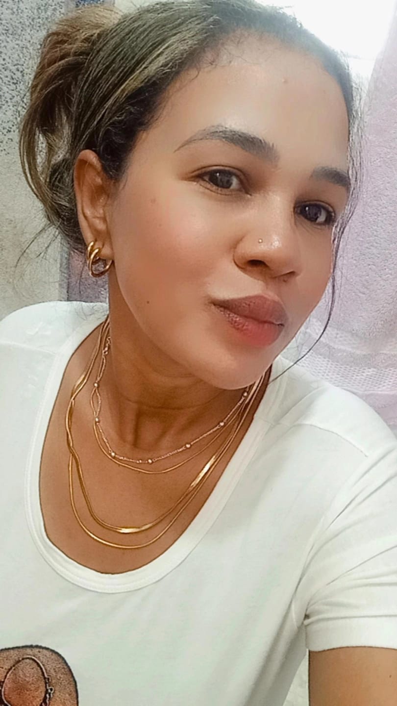 Customer photo review of Colar Celina Trio Camadas Malha Banhado em Ouro 18K