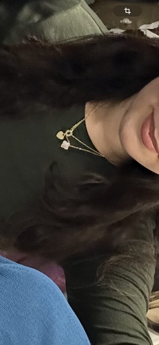Customer photo review of Rosa Perlmutt Clover Kette | 18K vergoldet