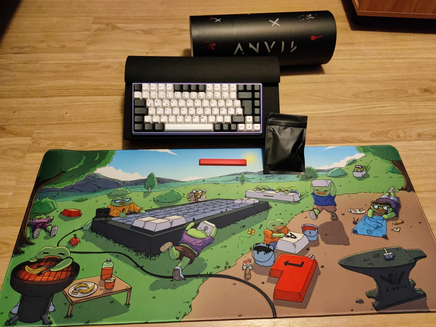 Customer photo review of Deskmat Tinkerworld