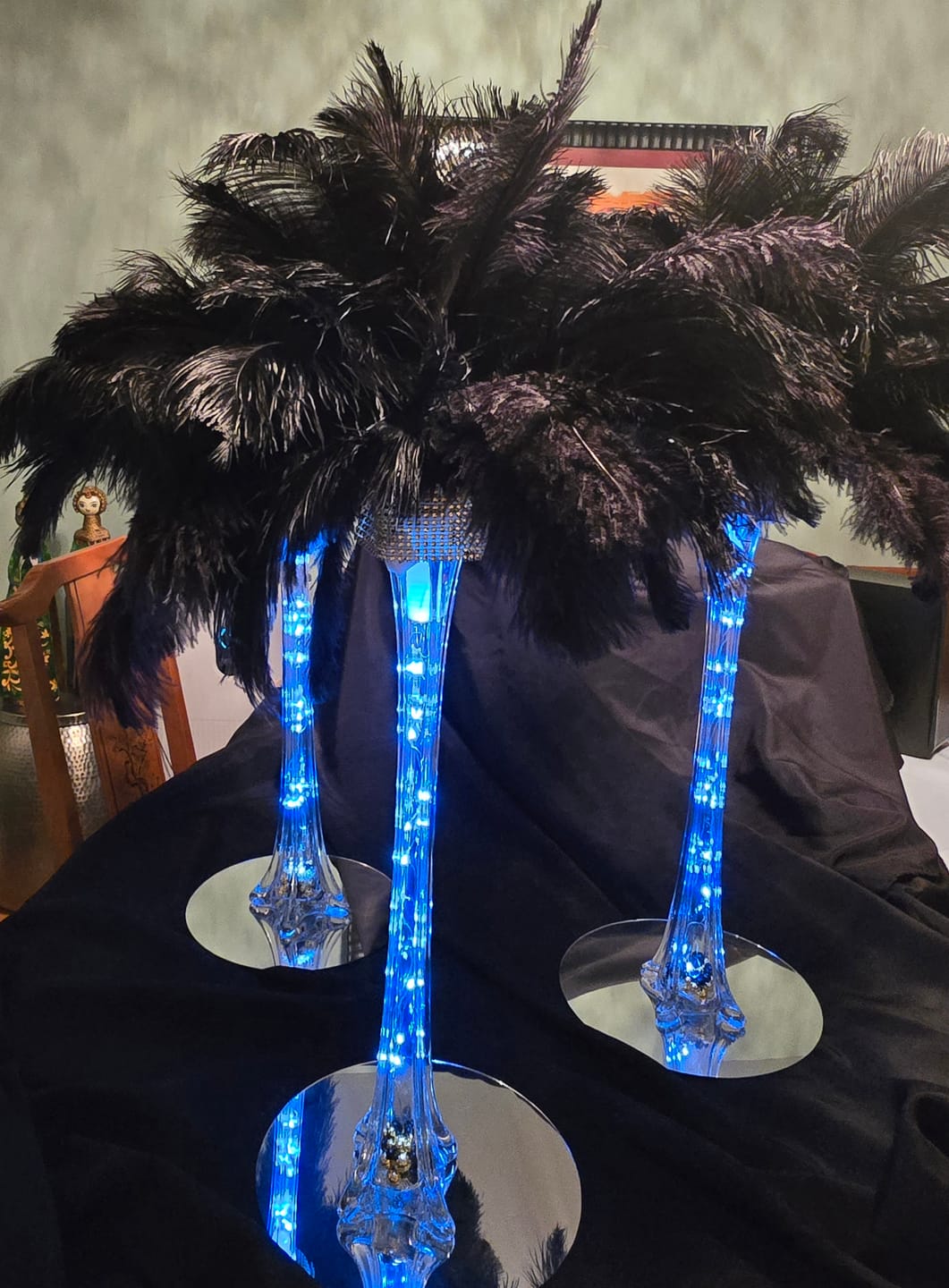 Customer photo review of Complete Feather Centerpiece With 20" Vase (Black)