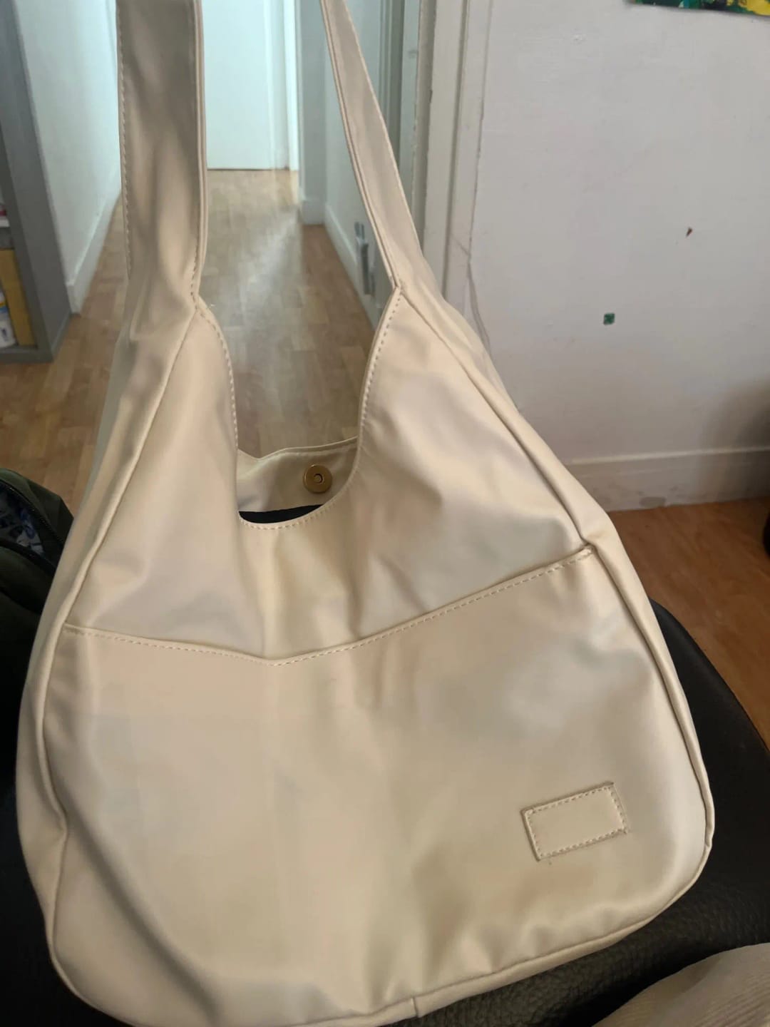 Customer photo review of MEYA - Grand Sac à Main Tendance en Cuir Marron