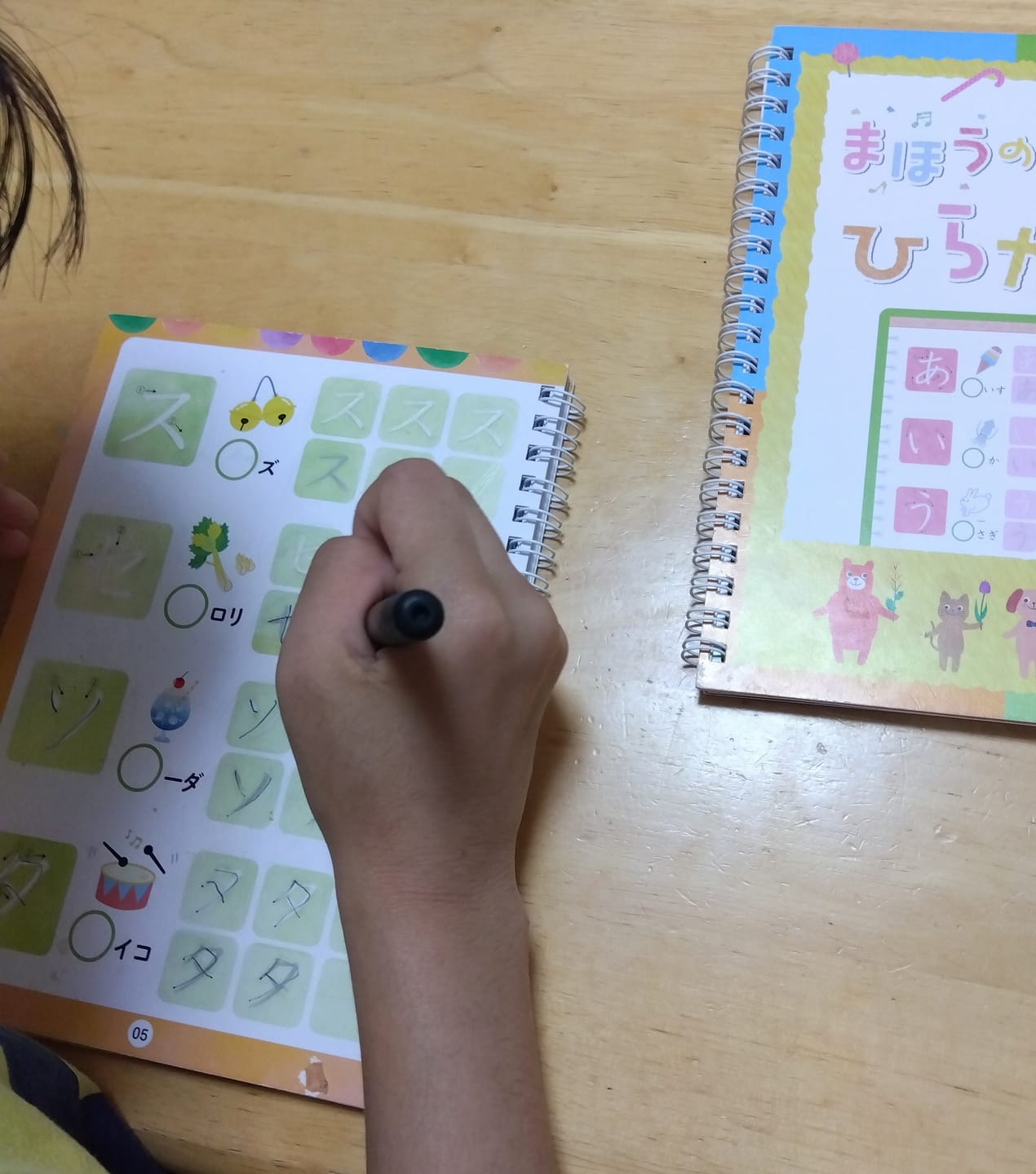 まほうのドリル専用ペン(替芯5本・矯正グッズ付) – ベビスタ！