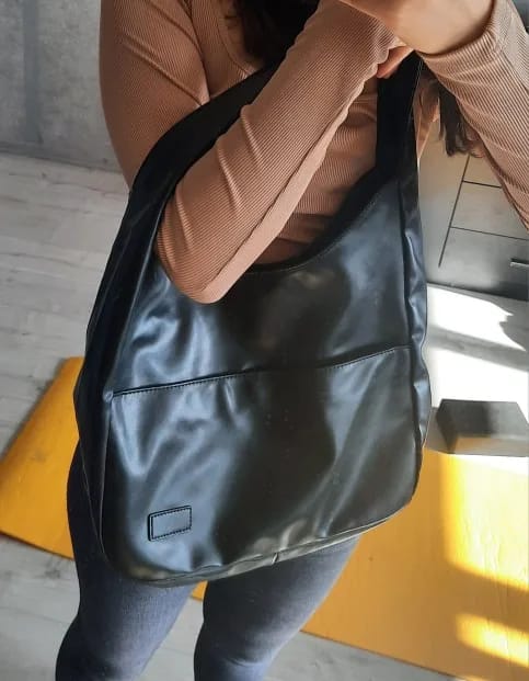 Customer photo review of MEYA - Grand Sac à Main Tendance en Cuir Marron
