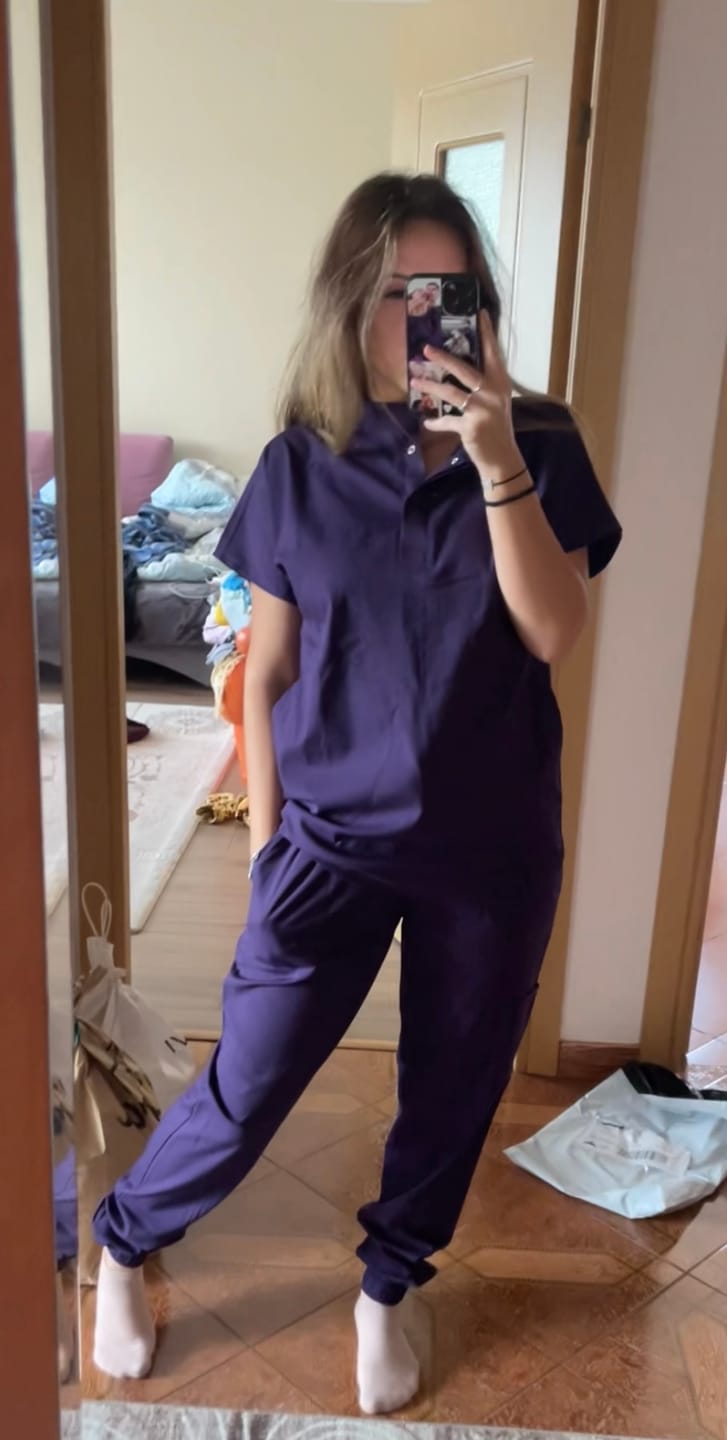 Customer photo review of Costum Medical Mov, Pentru Femei - Purple - Model Activity