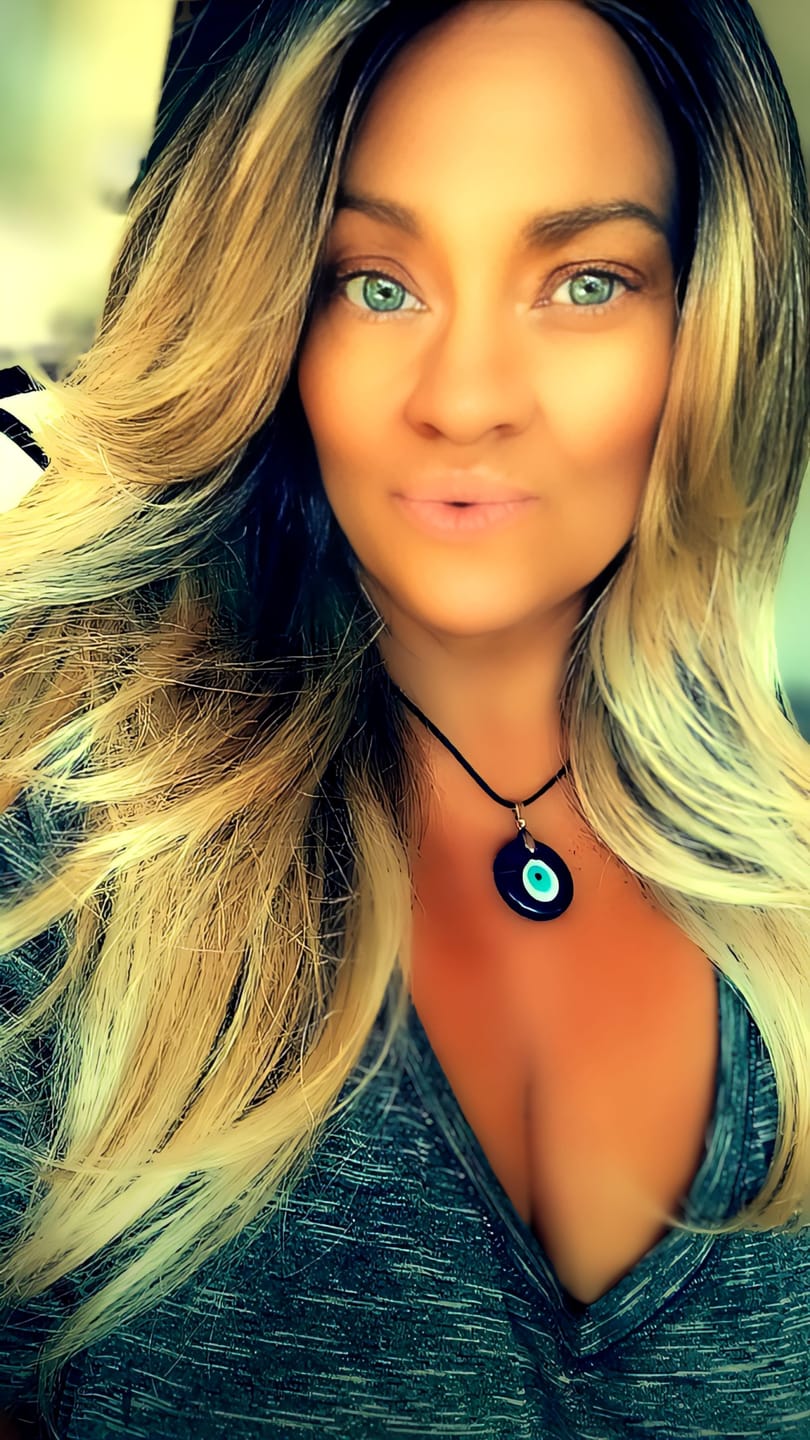Customer photo review of Shake N Go Equal Curtain Bang HD Lace Wig - MAVEN