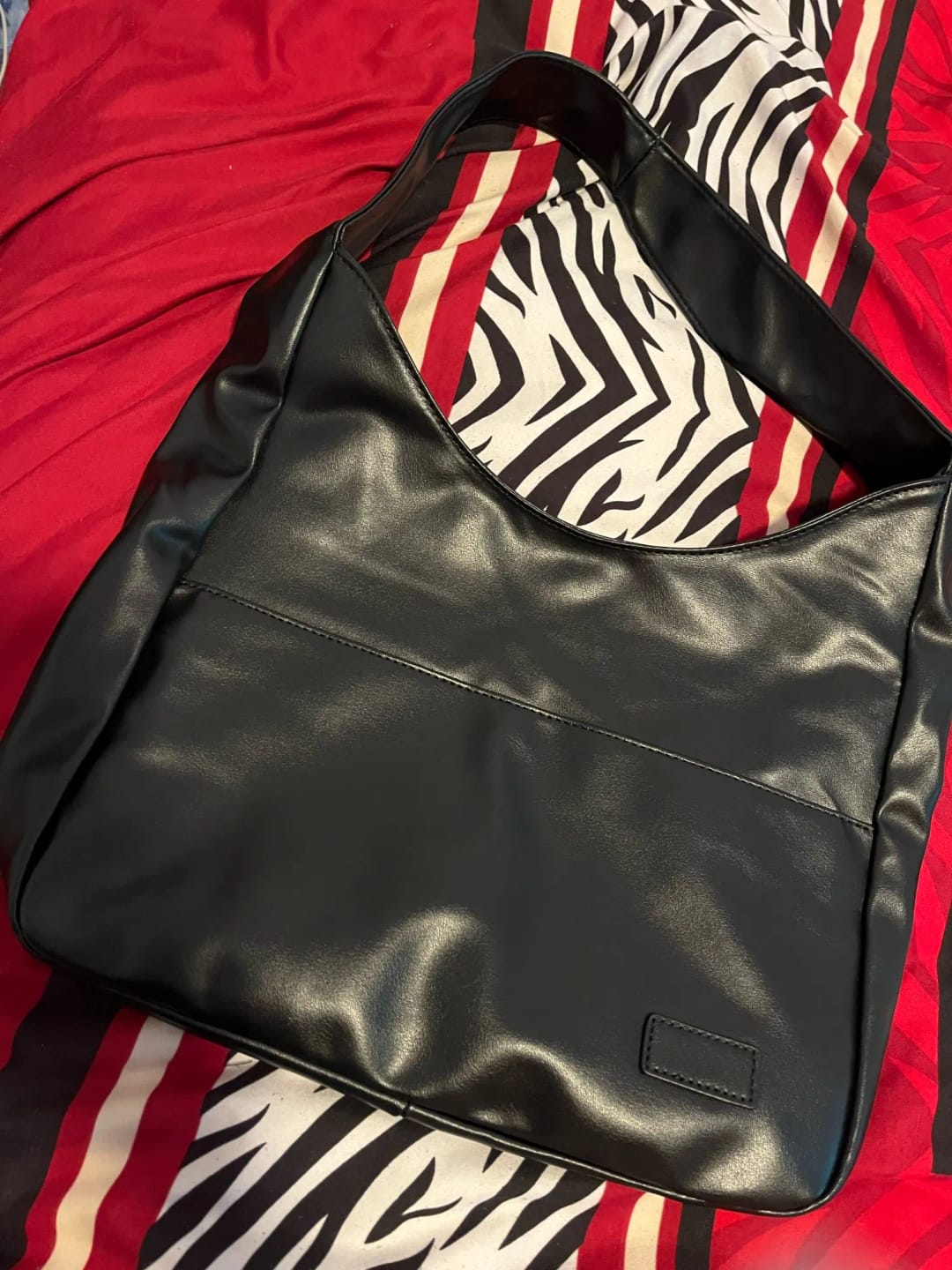 Customer photo review of MEYA - Grand Sac à Main Tendance en Cuir Marron