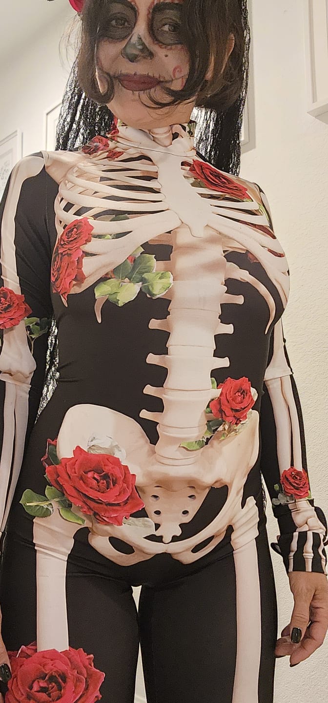 Customer photo review of Skeleton & Roses Costume