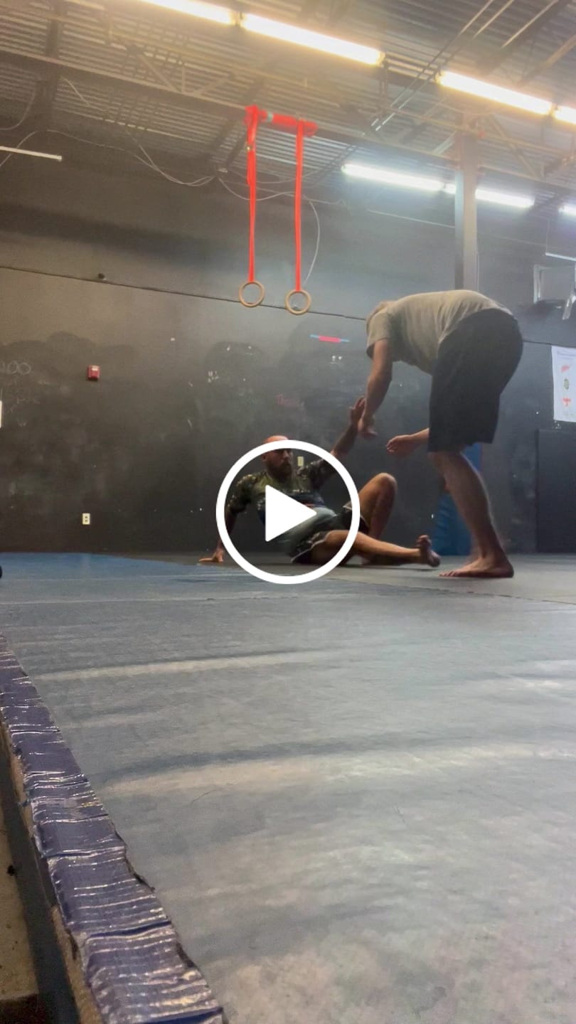 Customer video review of Heeler Rollers Premium Bjj Rash Guard For Men/Women