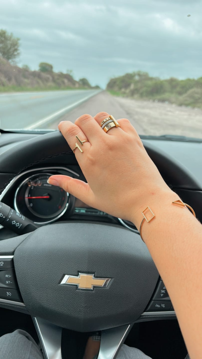 Customer photo review of Anel Triplo Glamour Banhado em Ouro 18k