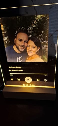 Customer photo review of Lâmpada Spotify Personalizável (Foto & Música)