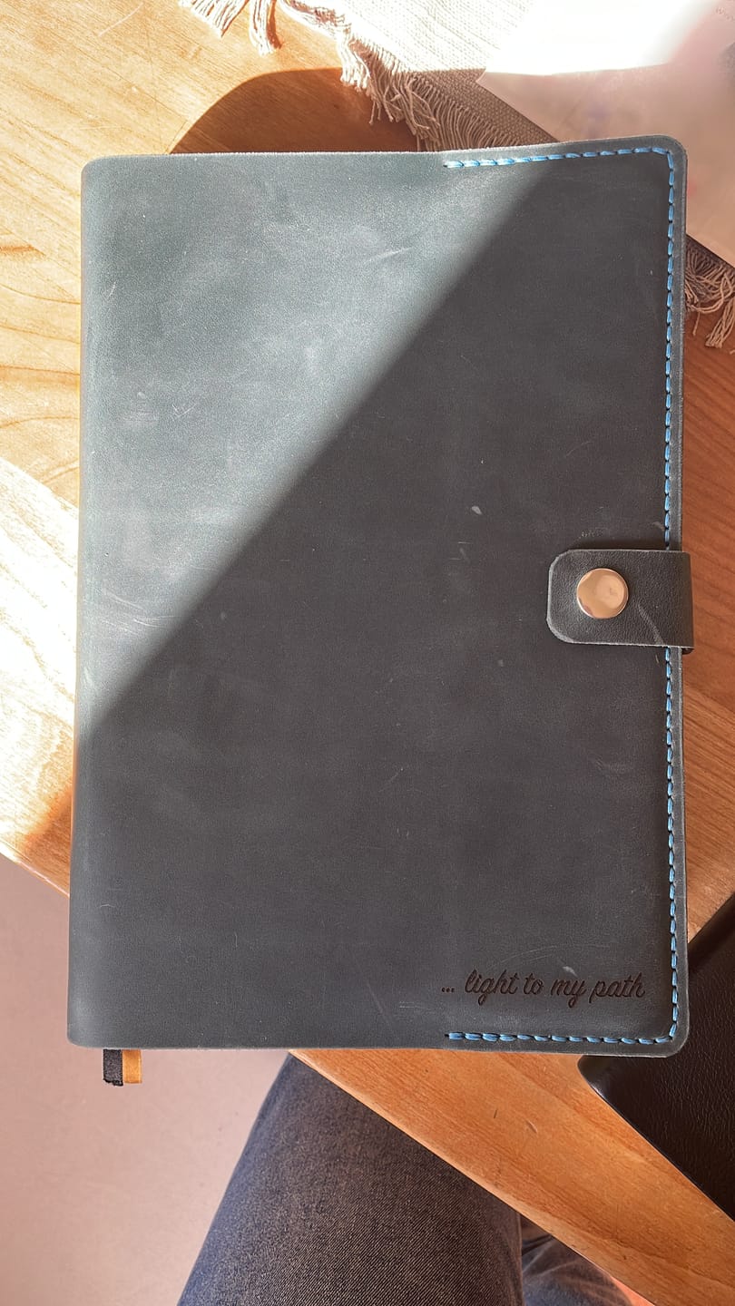 Customer photo review of Bibelhülle "Basic+" · echtes Leder · Individuelle Größen · handmade Bibelhülle nach Maß · optionale Gravur