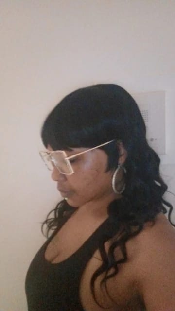 Customer photo review of Luvwin Pixie Cut Wigs Glueless Mullet Wigs With Bangs For Black Women
