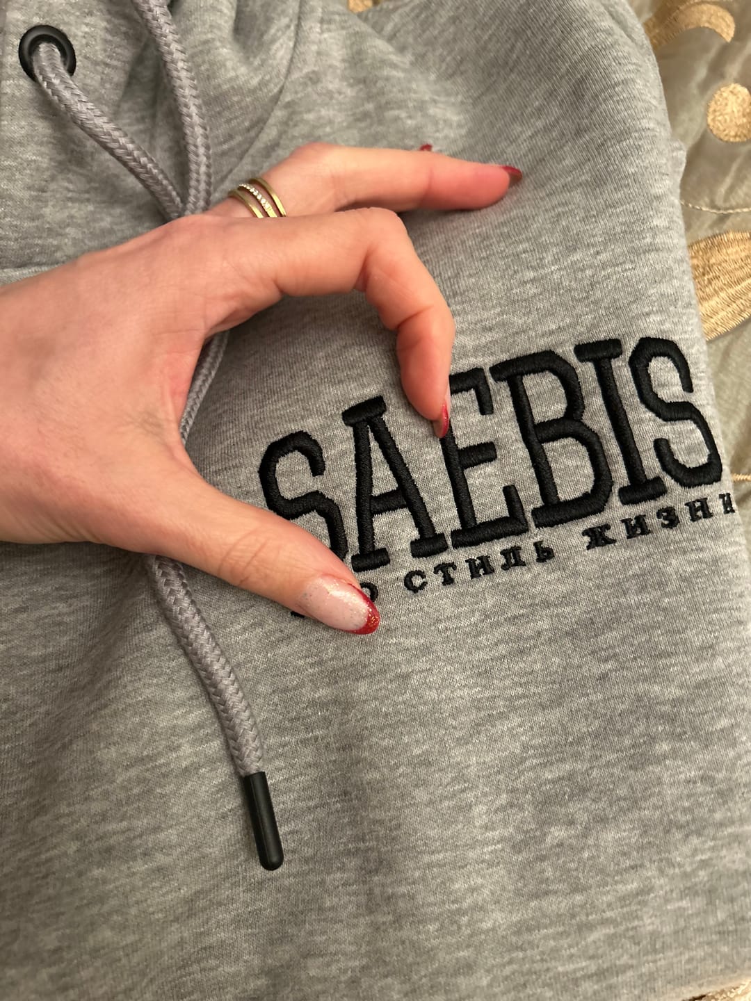 Customer photo review of Lifestyle Damen Oversized Hoodie grau mit Stickerei by SAEBIS®