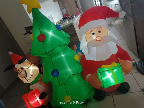 Customer photo review of Inflable Navidad Santa Reno Arbol 1.5m Decoracion Luz Led