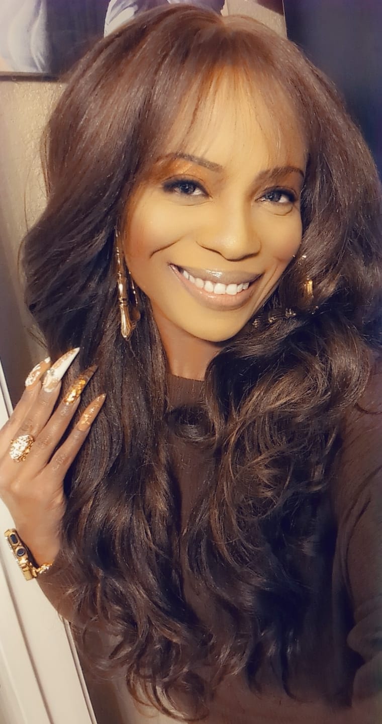 Customer photo review of Outre Melted Hairline Glueless HD Lace Front Wig - MANDISA - Pre-Styled Bangs