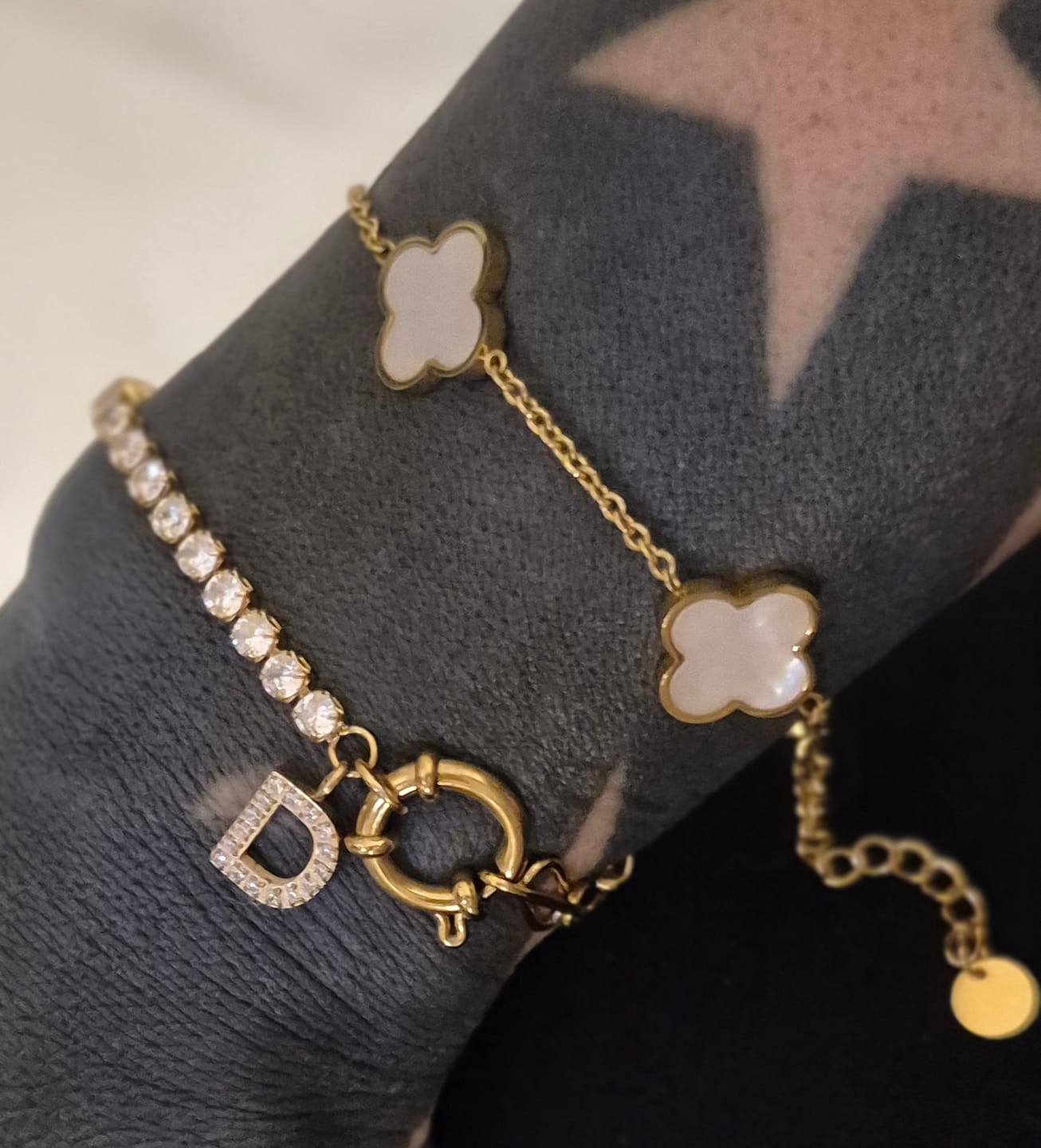 Customer photo review of Clover Perlmutt Armband | 18K vergoldet