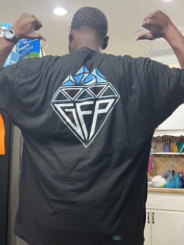 Customer photo review of GAPPLEBEES TEE