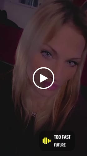 Customer video review of LA GIRL Blue Prescription Colored Contact Lenses
