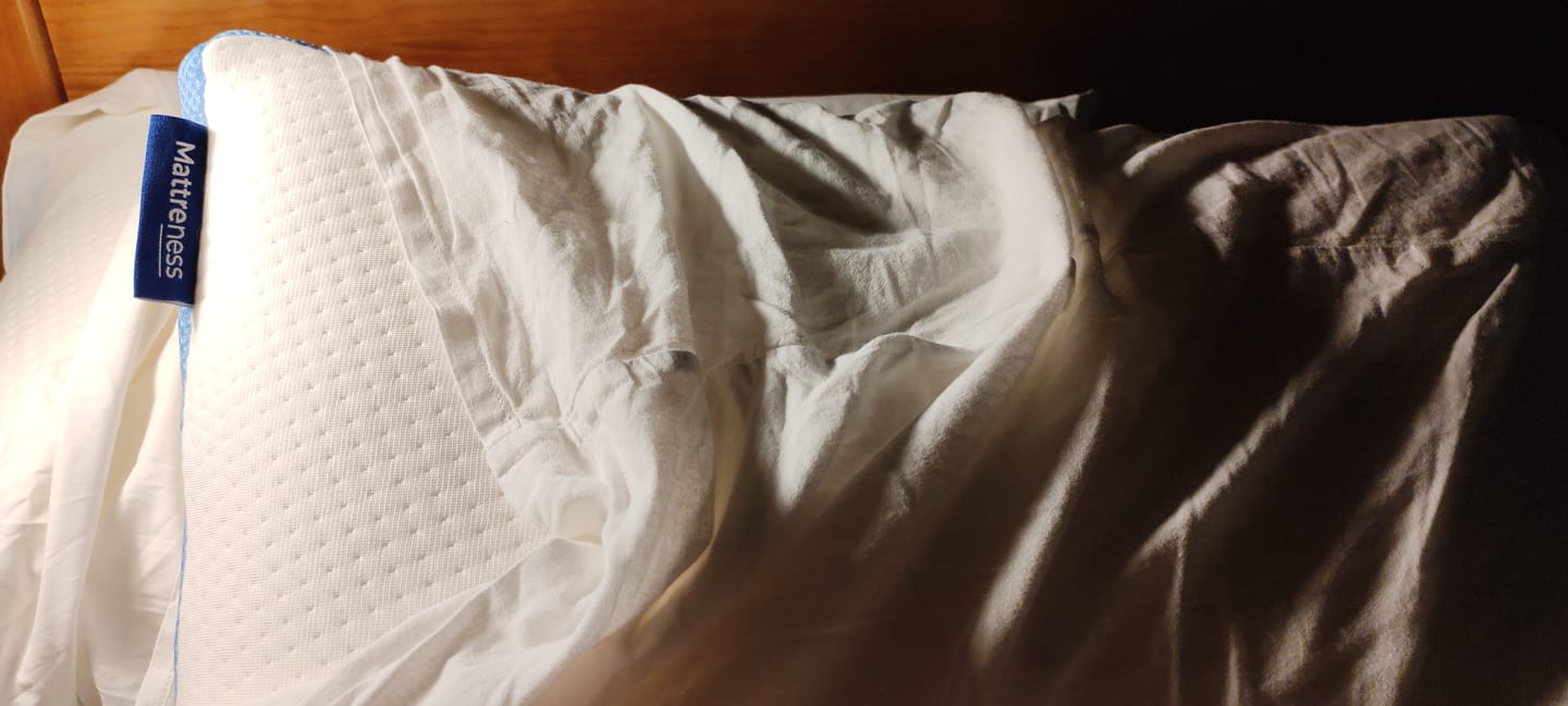 Customer photo review of Almofada Alta que Adapta Posição de Sono | M-Cloud